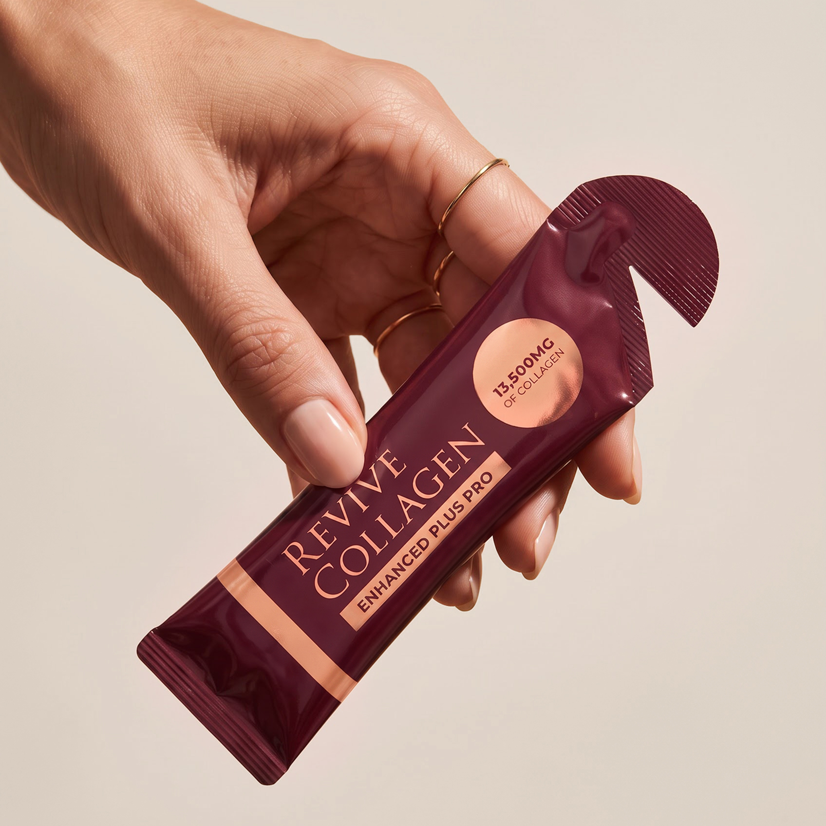 ReviveCollagen_Hand_09_1.png